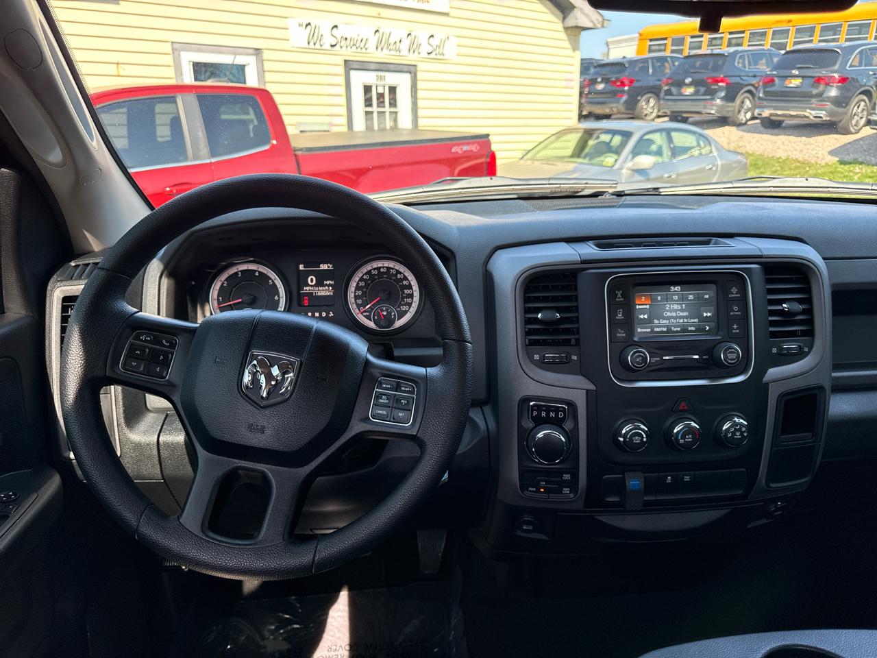 RAM 1500 Tradesman Quad Cab 4WD 2016