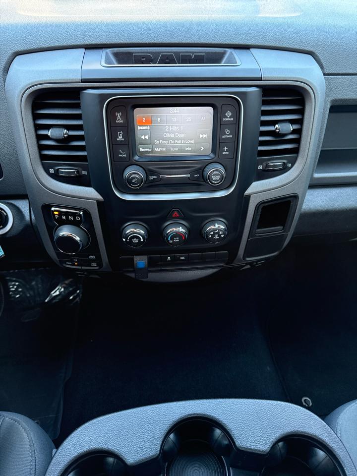 RAM 1500 Tradesman Quad Cab 4WD 2016