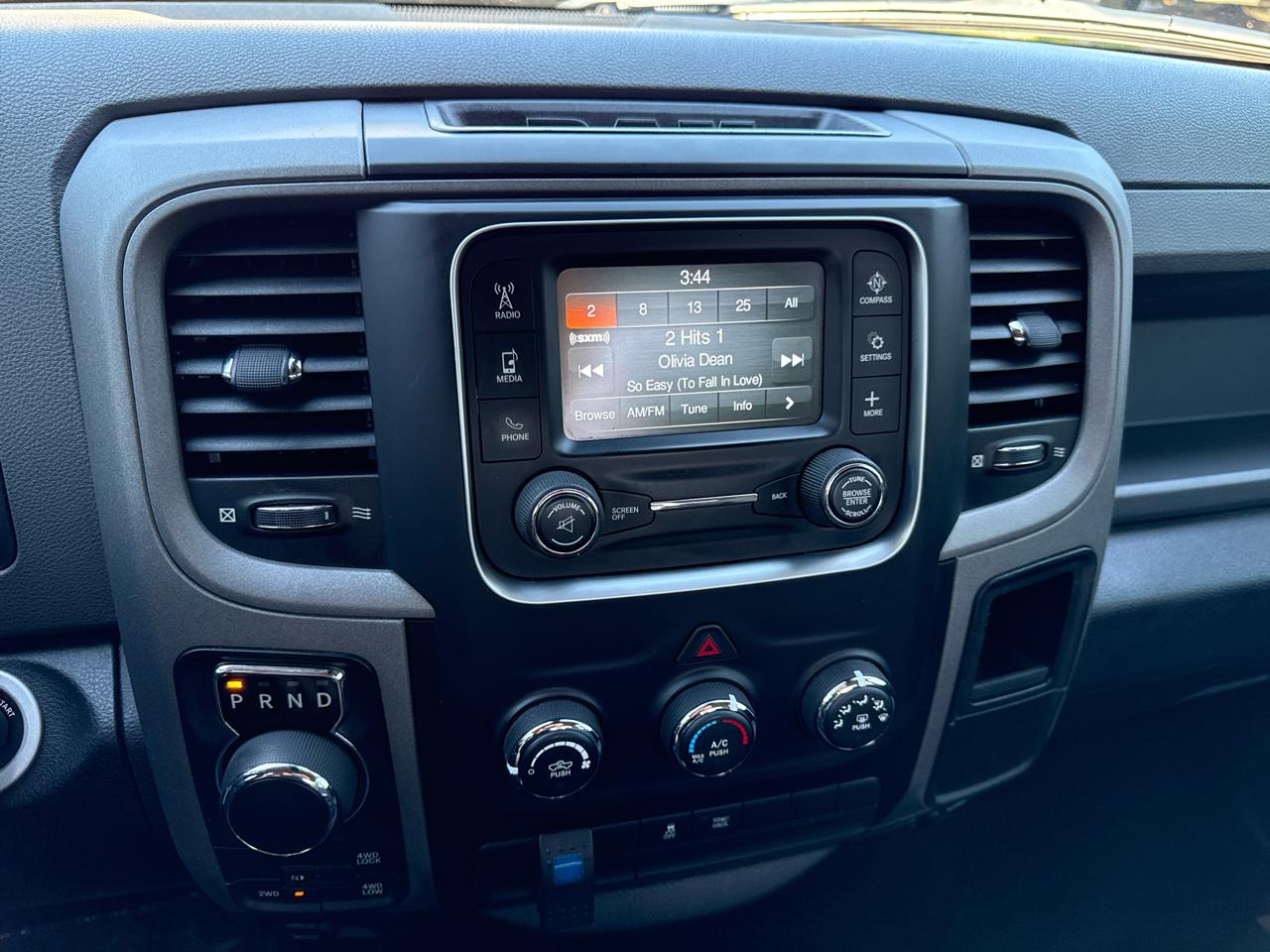 RAM 1500 Tradesman Quad Cab 4WD 2016