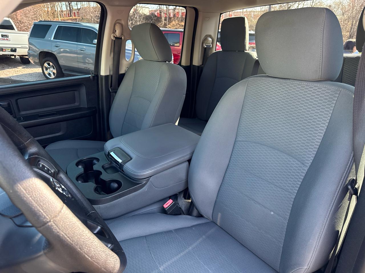 RAM 1500 Tradesman Quad Cab 4WD 2016