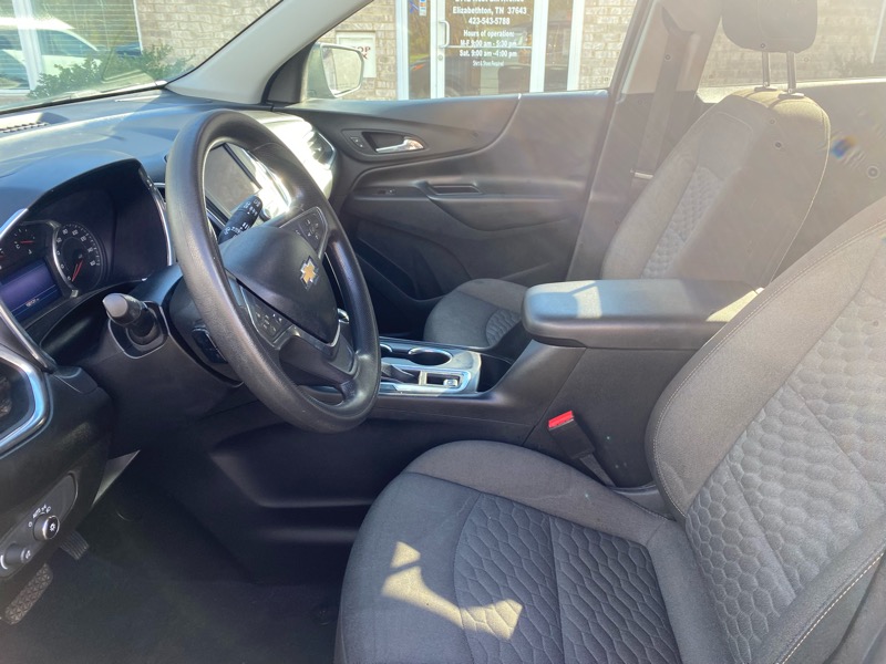 2020 Chevrolet Equinox LT photo 2