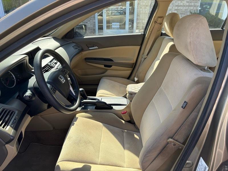 Honda Accord LX sedan AT 2010