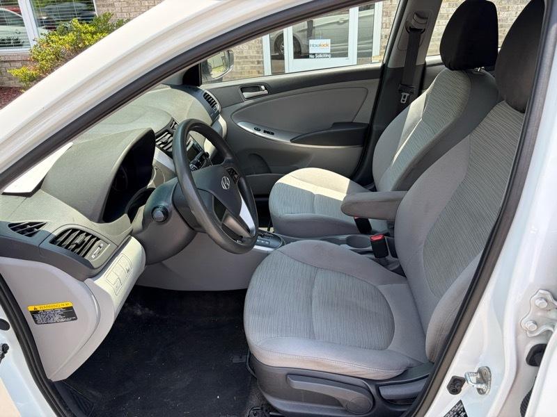 Hyundai Accent SE 5-Door 6A 2017