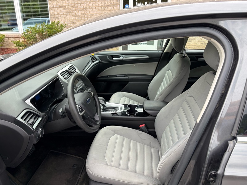 Ford Fusion S 2015