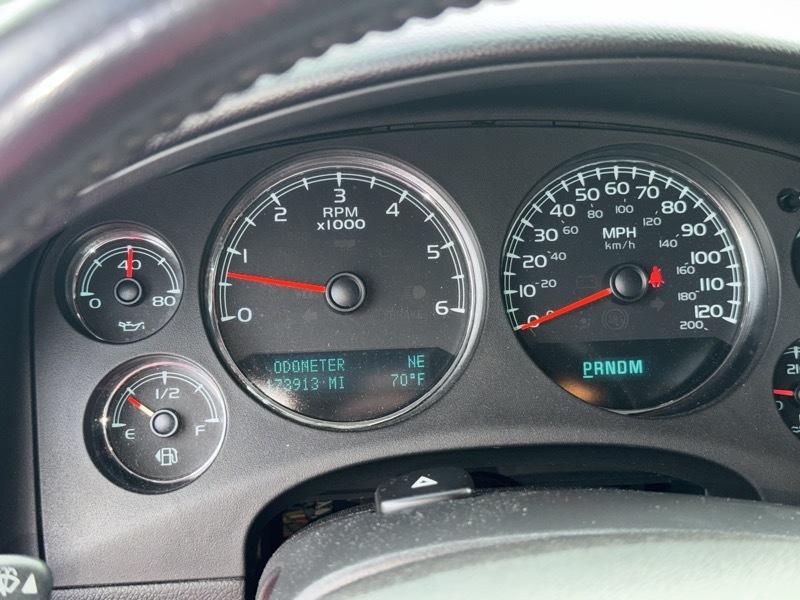 Chevrolet Suburban LS 1500 4WD 2011