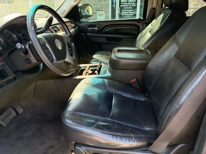 GMC Yukon Denali XL 4WD 2011