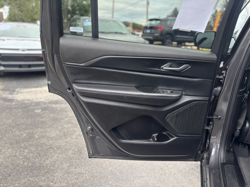 Jeep Grand Cherokee L Altitude 4D SUV 4WD 2024