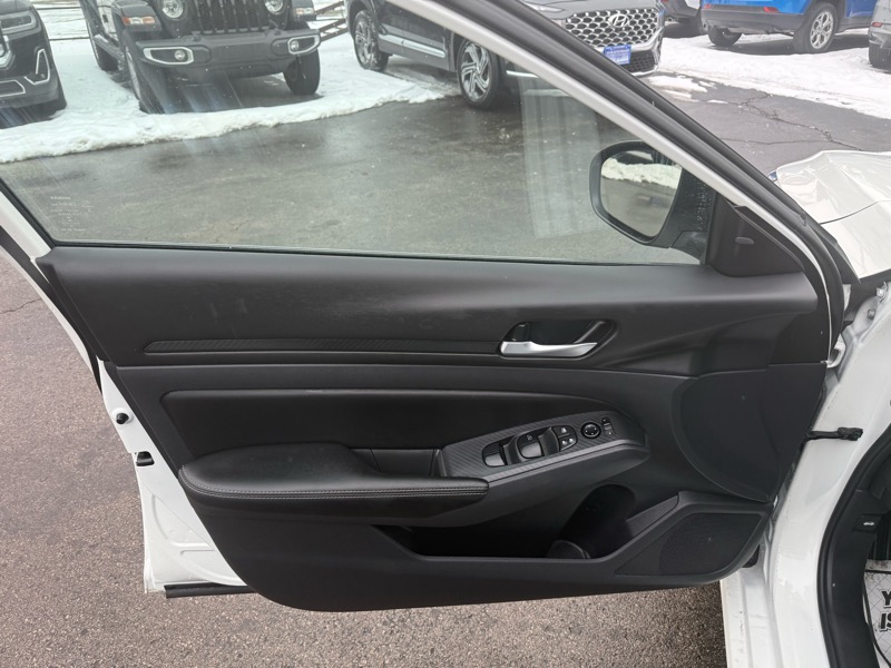 Nissan Altima 2.5 SV 2025