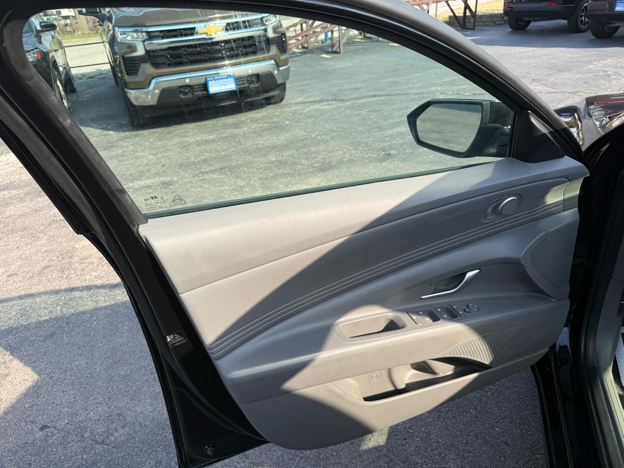 Hyundai Elantra SEL Convenience 2025