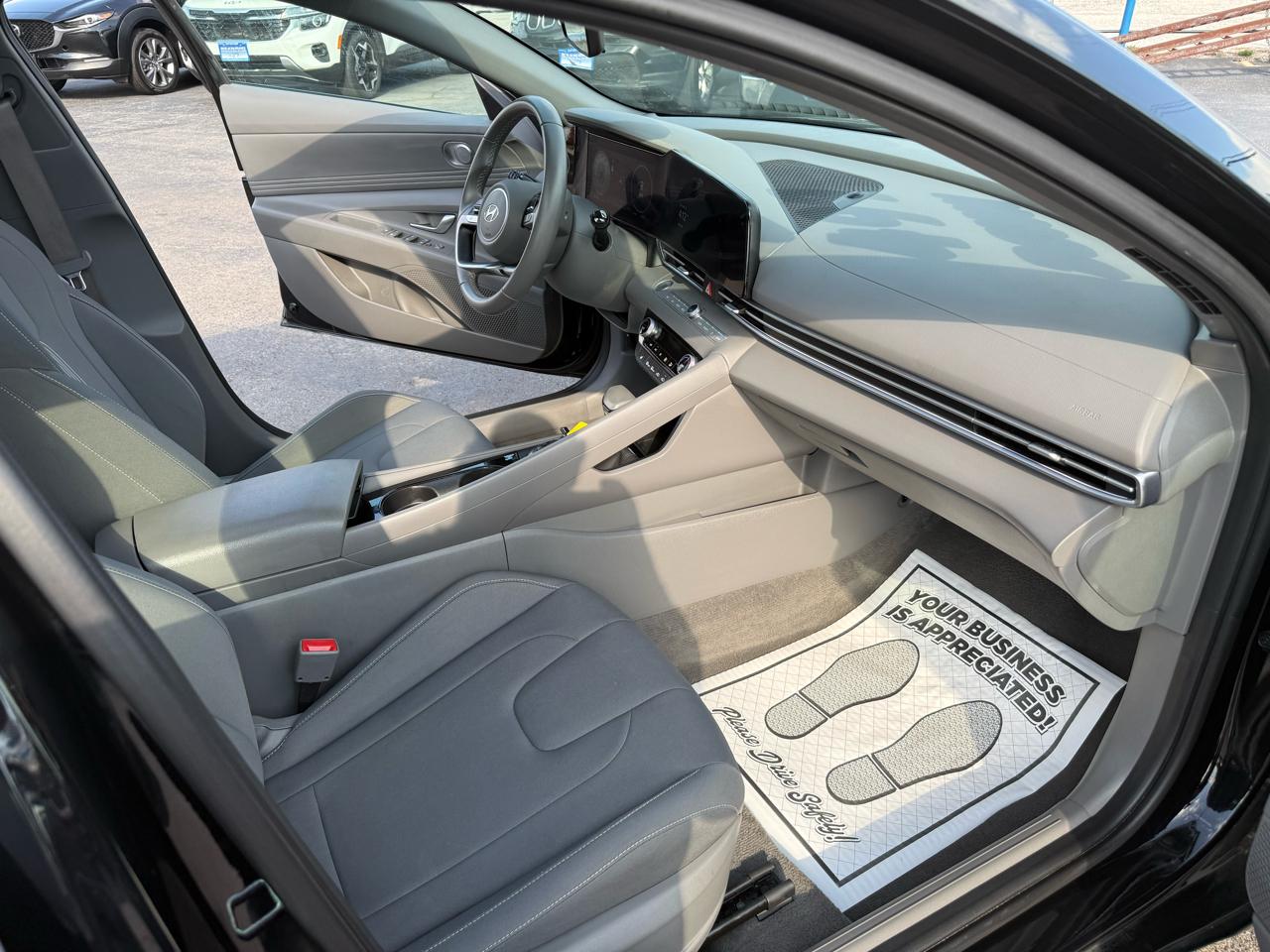 Hyundai Elantra SEL Convenience 2025