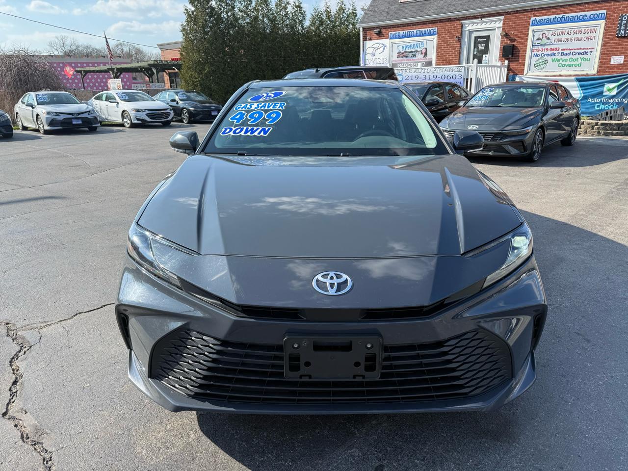 Toyota Camry Hybrid XLE 2025