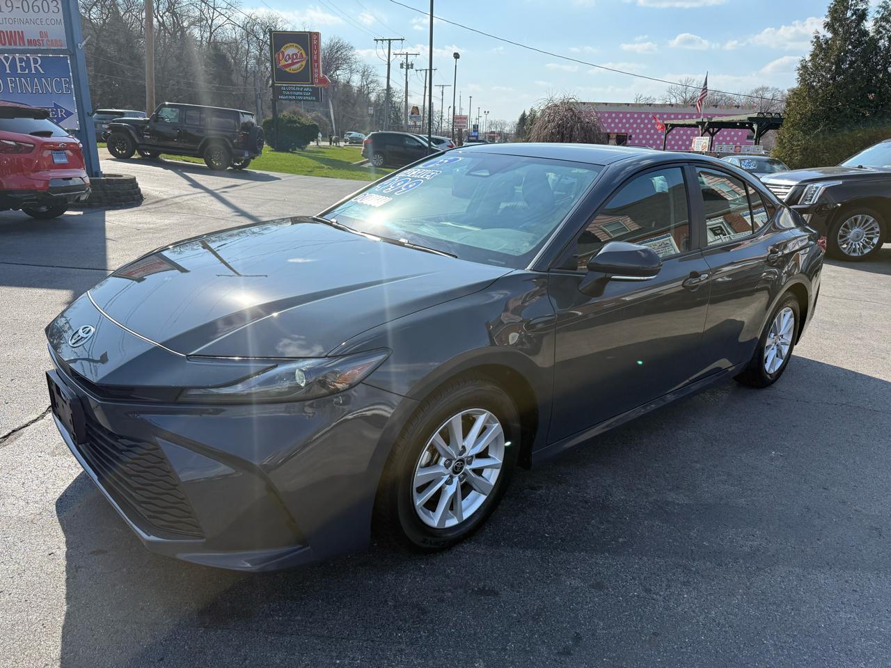 Toyota Camry Hybrid XLE 2025