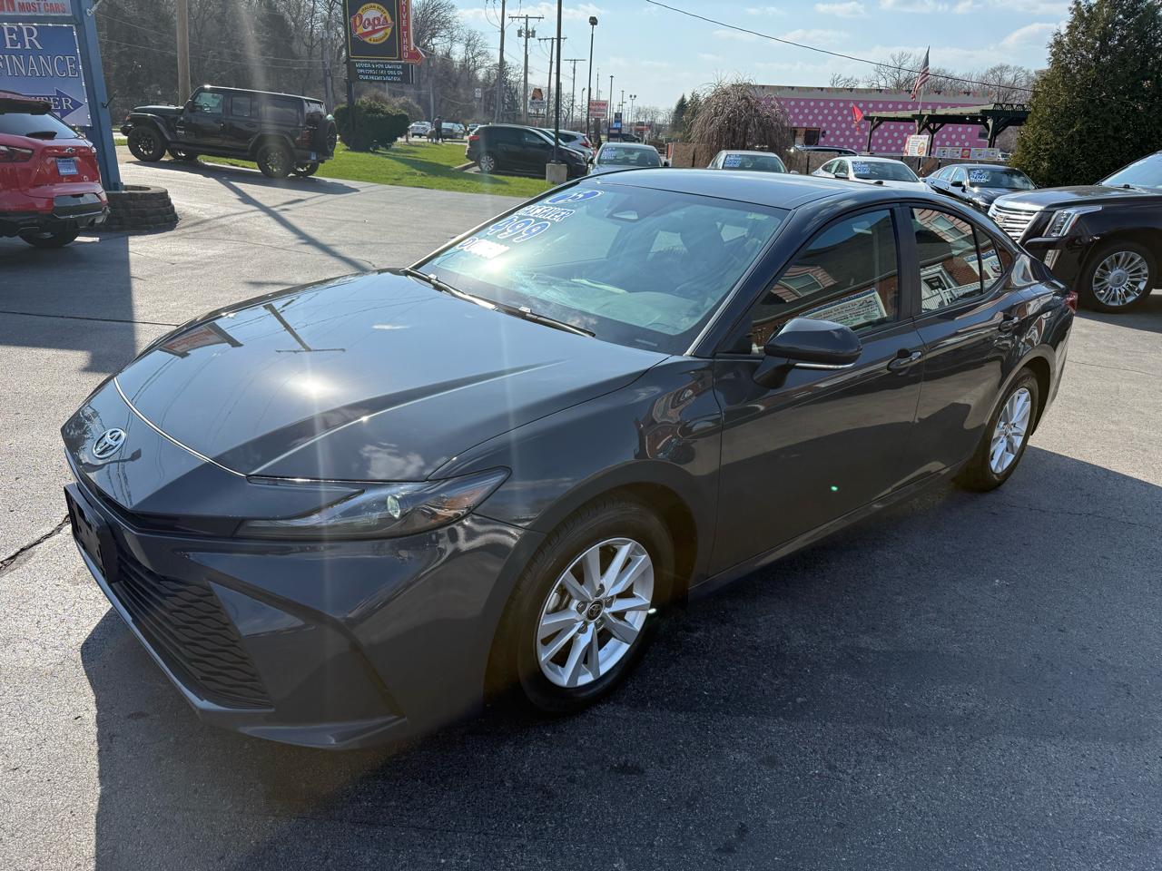 Toyota Camry Hybrid XLE 2025