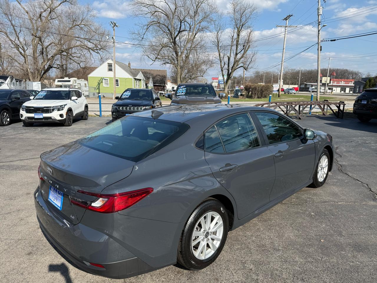 Toyota Camry Hybrid XLE 2025