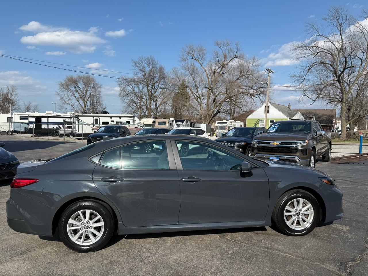 Toyota Camry Hybrid XLE 2025