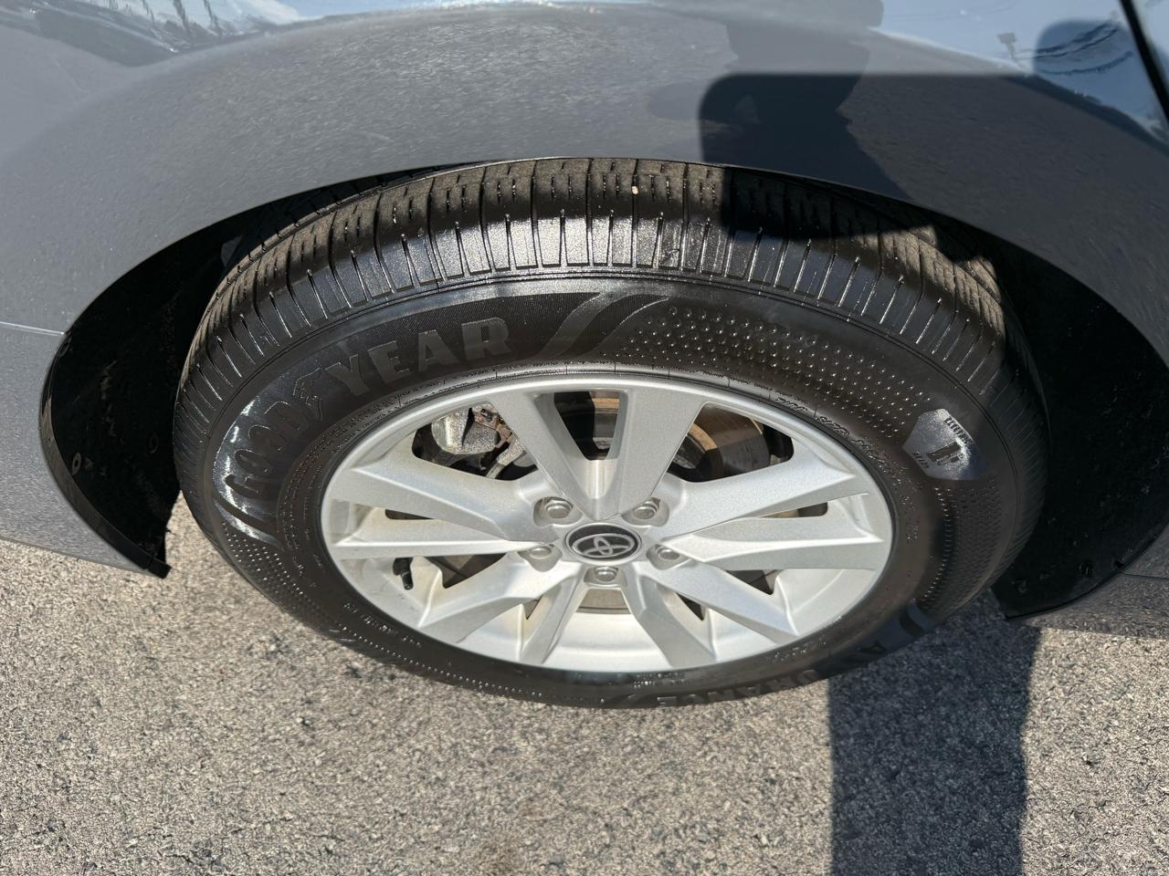 Toyota Camry Hybrid XLE 2025