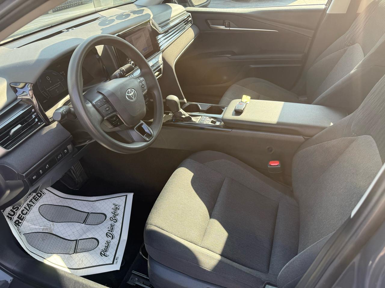 Toyota Camry Hybrid XLE 2025