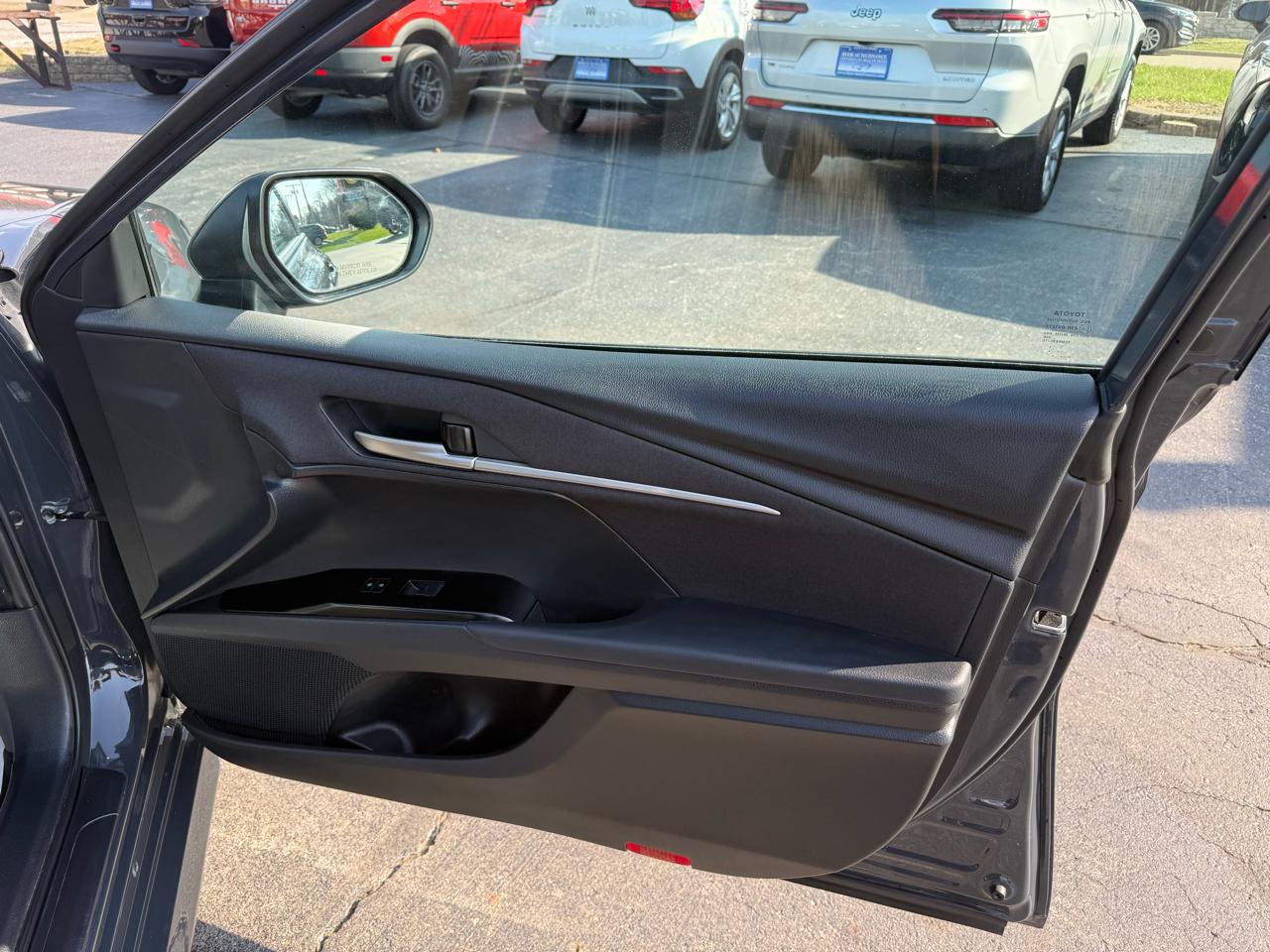 Toyota Camry Hybrid XLE 2025