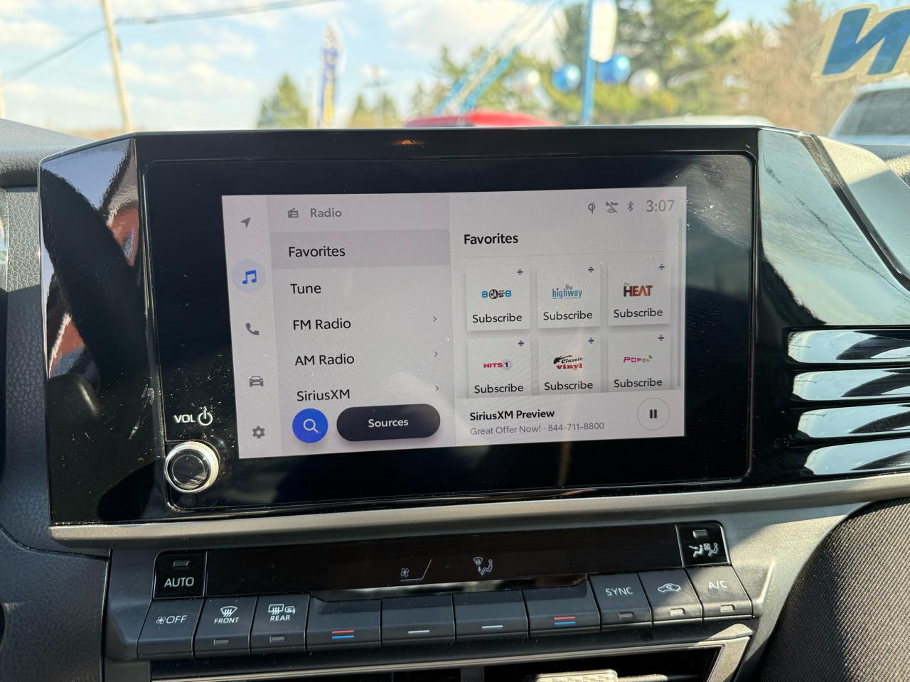 Toyota Camry Hybrid XLE 2025