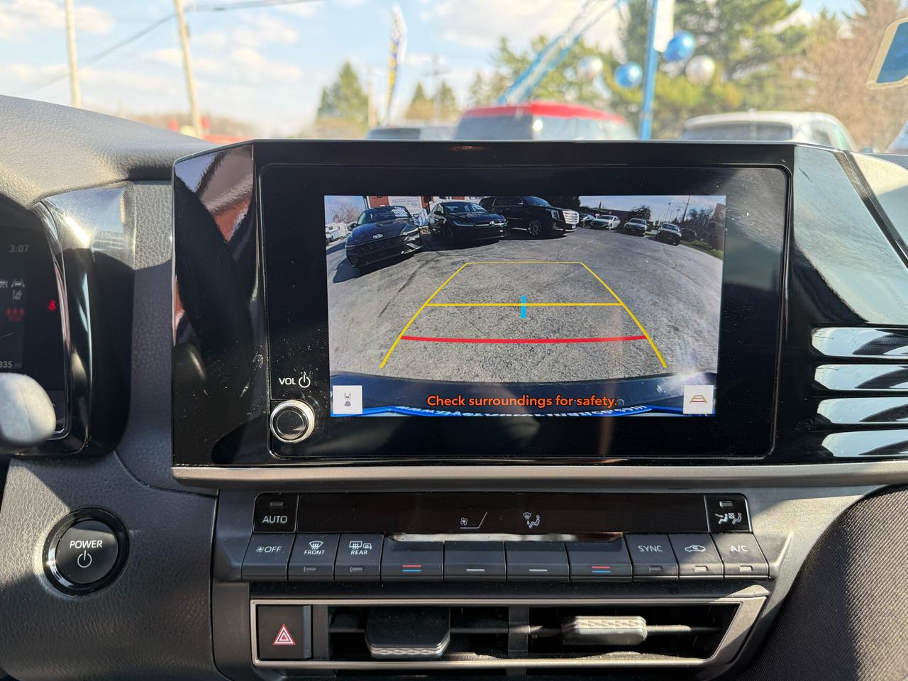 Toyota Camry Hybrid XLE 2025