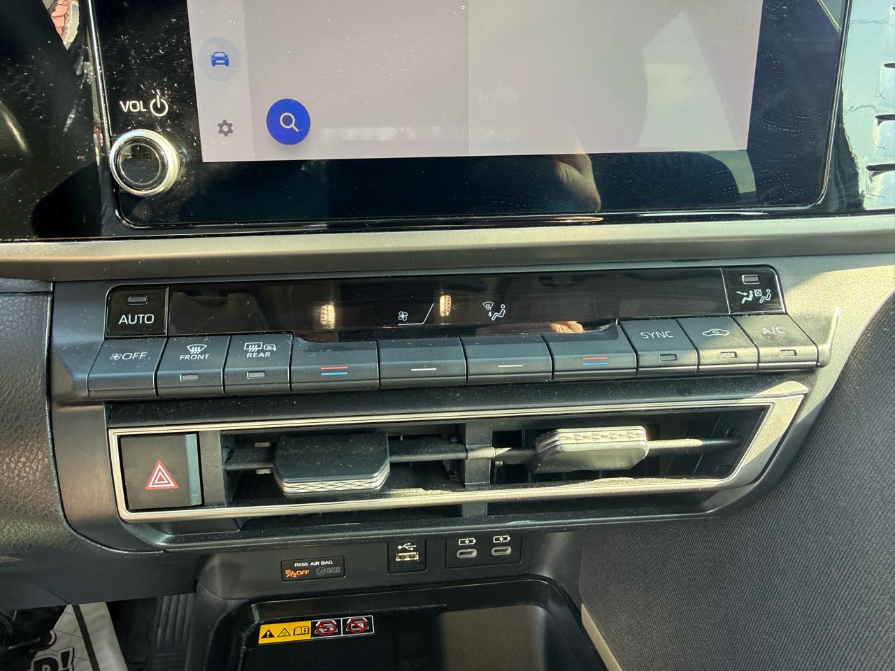 Toyota Camry Hybrid XLE 2025