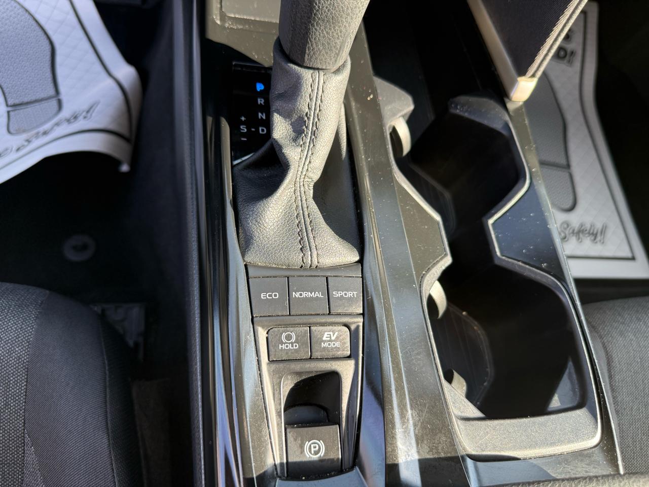 Toyota Camry Hybrid XLE 2025