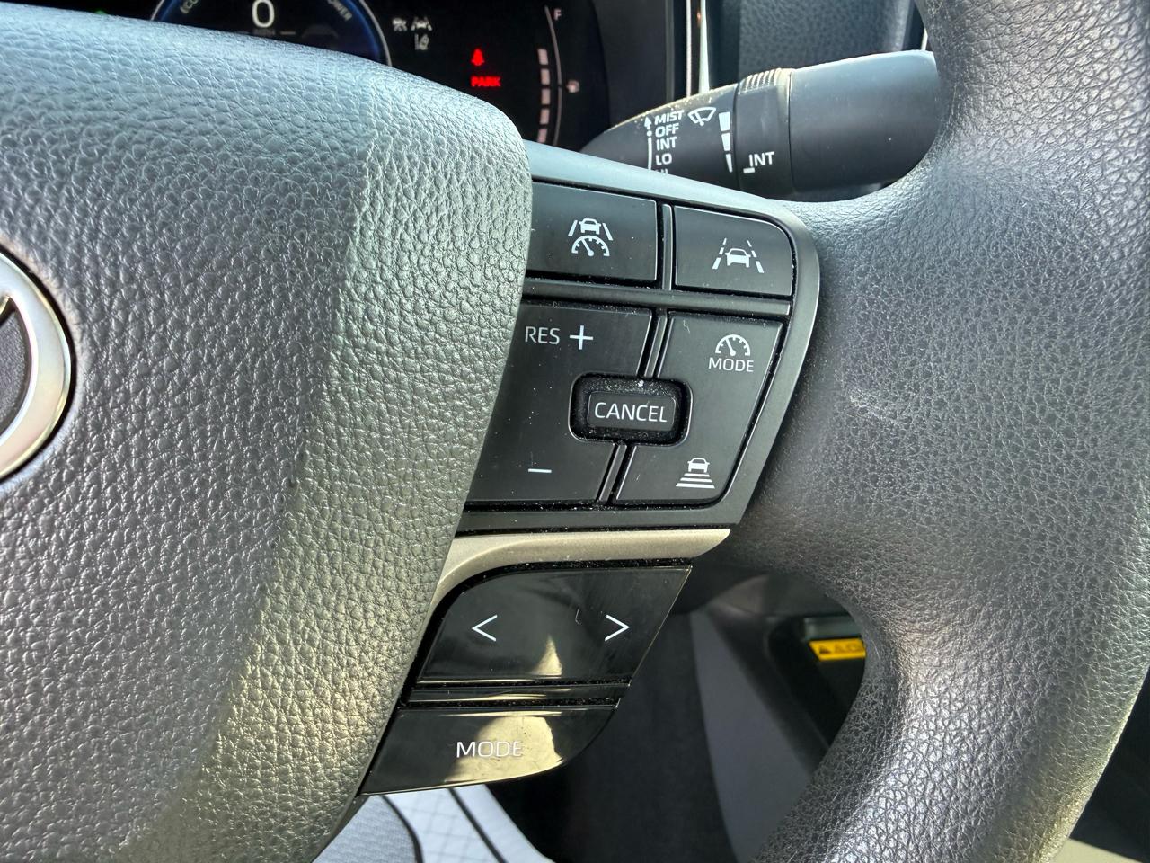 Toyota Camry Hybrid XLE 2025