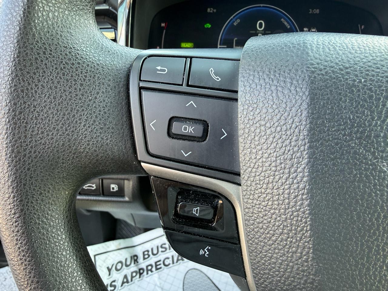 Toyota Camry Hybrid XLE 2025