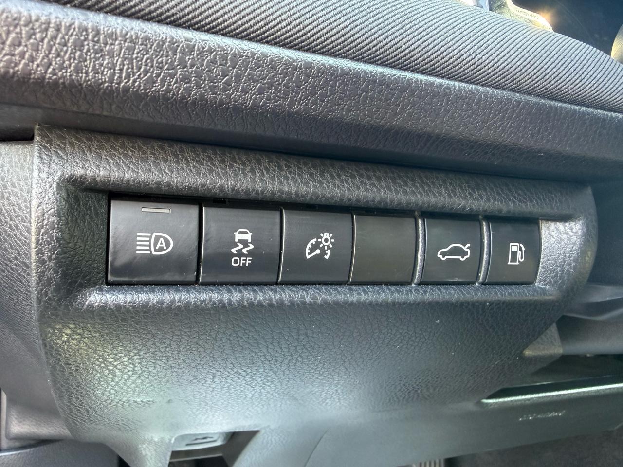 Toyota Camry Hybrid XLE 2025