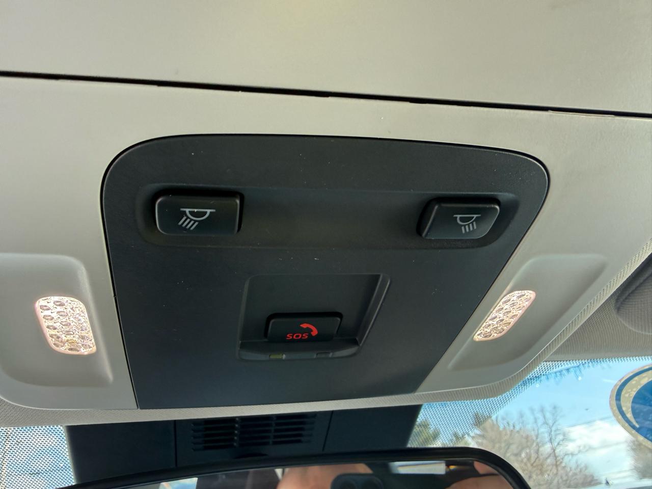 Toyota Camry Hybrid XLE 2025