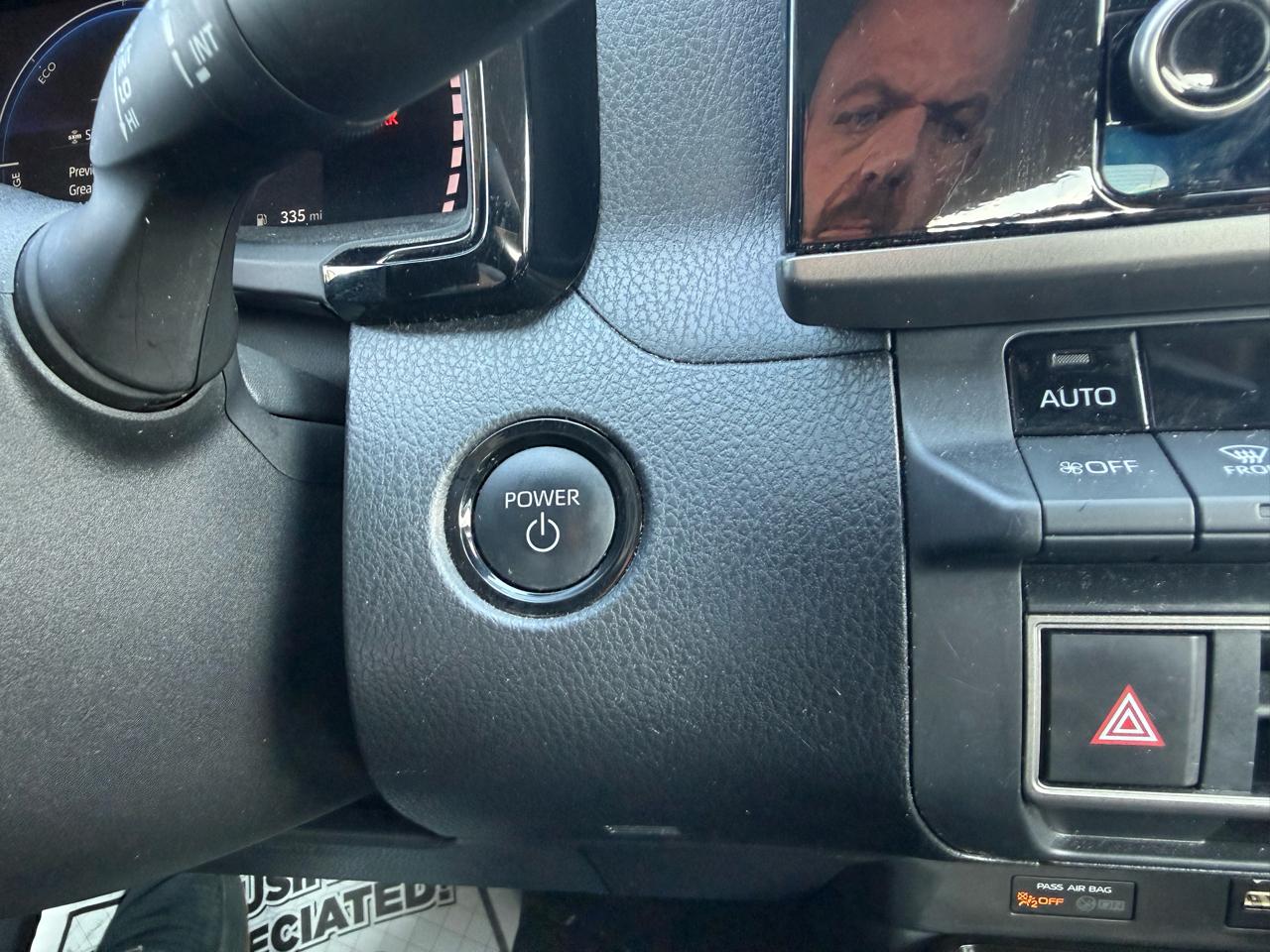 Toyota Camry Hybrid XLE 2025