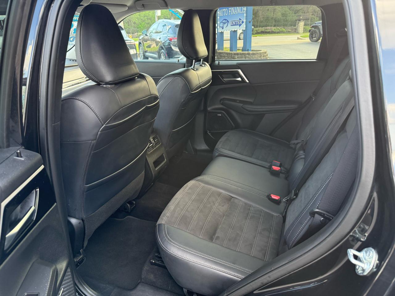 Mitsubishi Outlander SE 2WD 2025