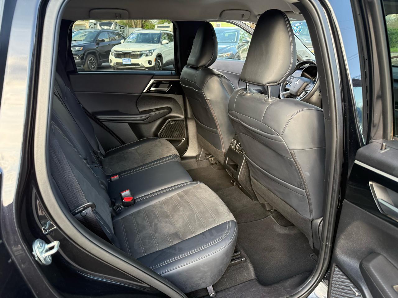 Mitsubishi Outlander SE 2WD 2025