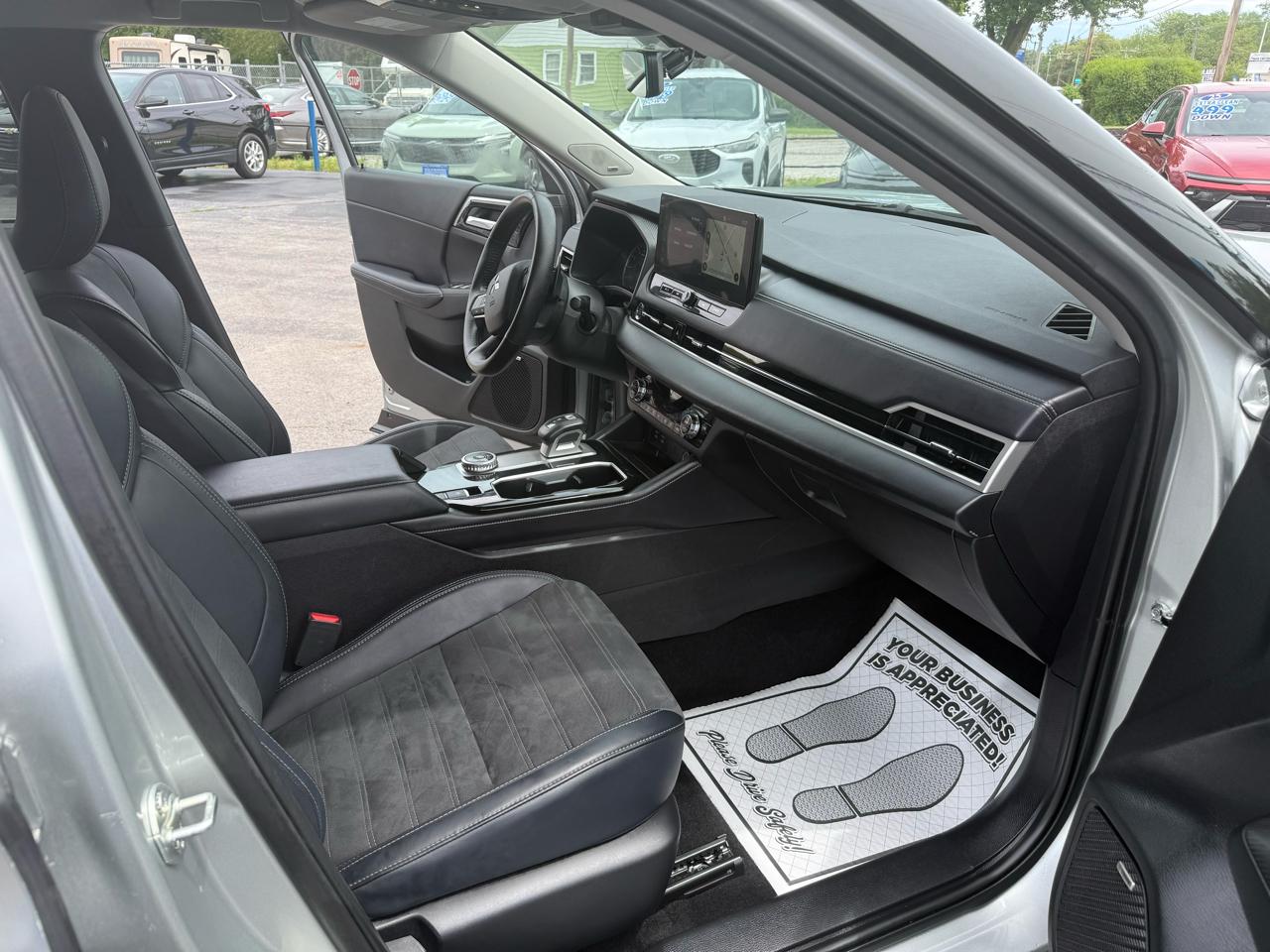 Mitsubishi Outlander SE 4WD 2025