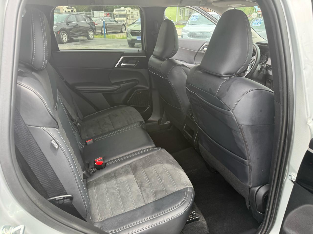 Mitsubishi Outlander SE 4WD 2025