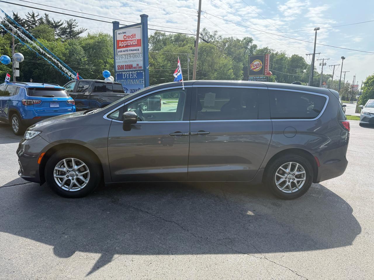 Chrysler Pacifica Touring L 2023
