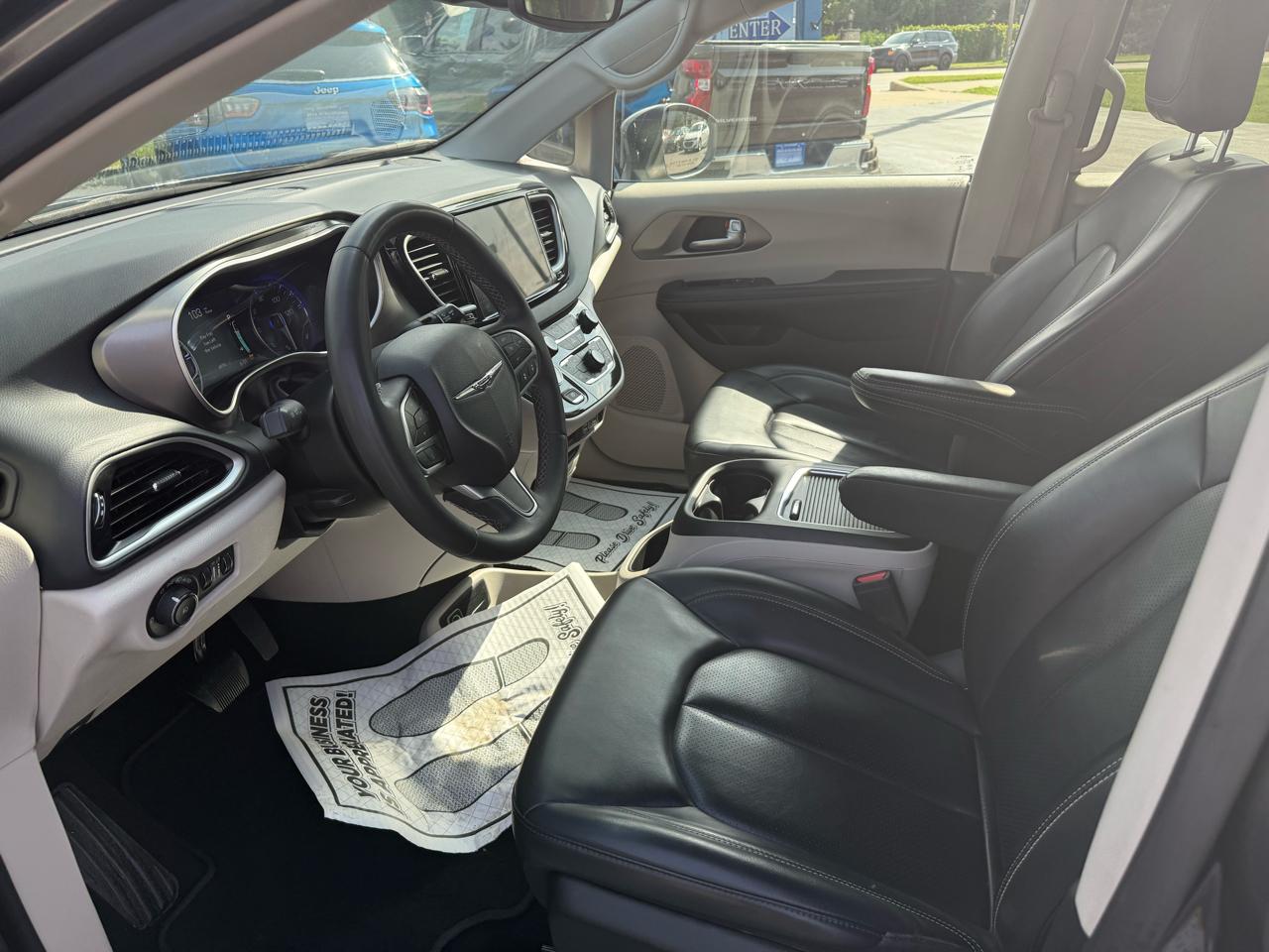 Chrysler Pacifica Touring L 2023