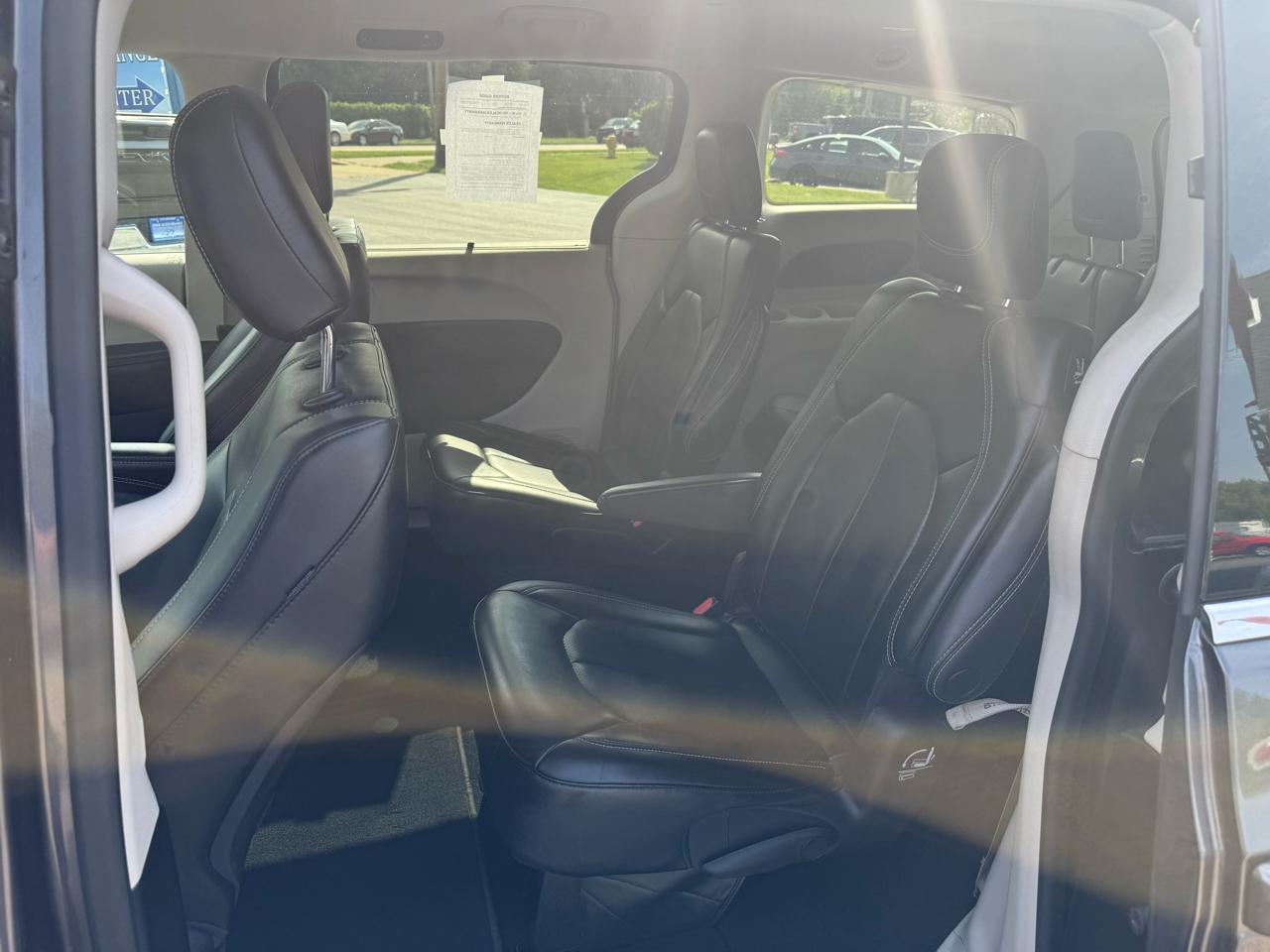 Chrysler Pacifica Touring L 2023