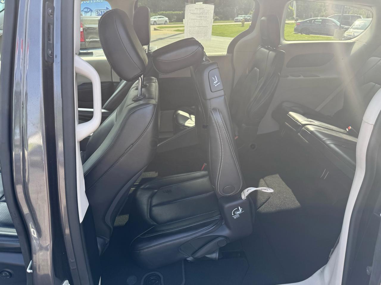 Chrysler Pacifica Touring L 2023