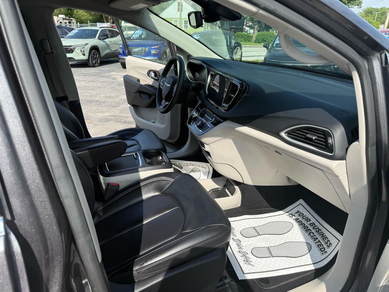 Chrysler Pacifica Touring L 2023