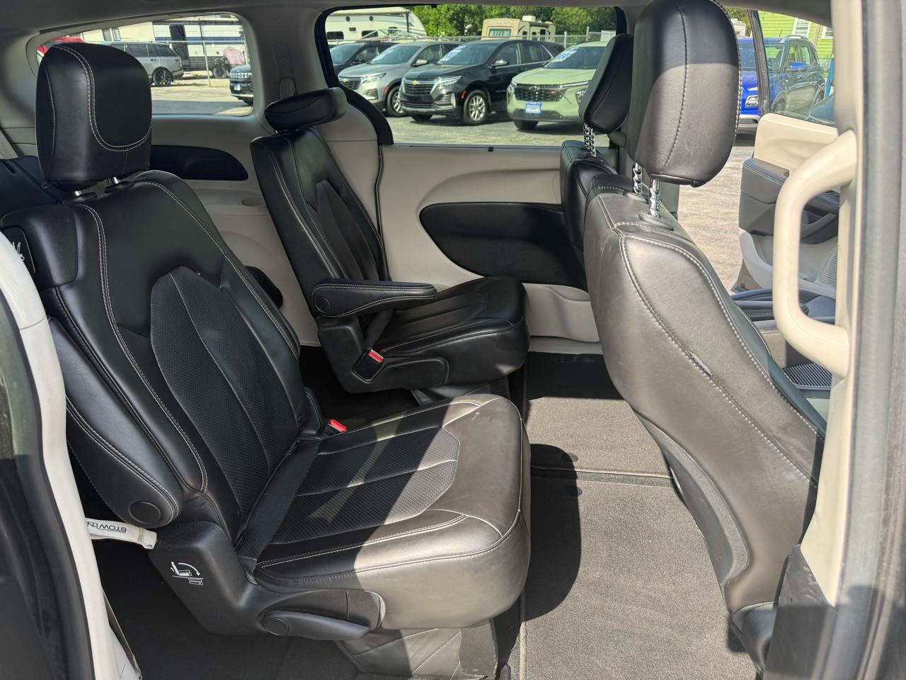 Chrysler Pacifica Touring L 2023