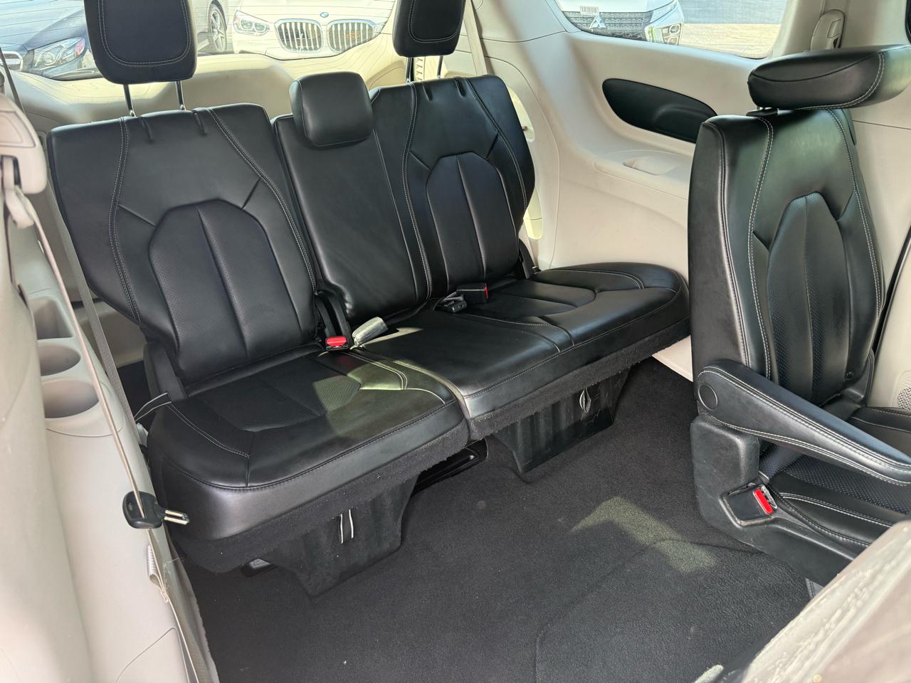 Chrysler Pacifica Touring L 2023
