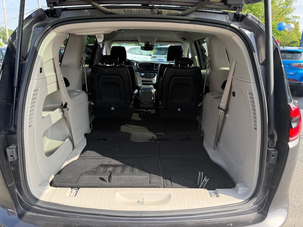 Chrysler Pacifica Touring L 2023