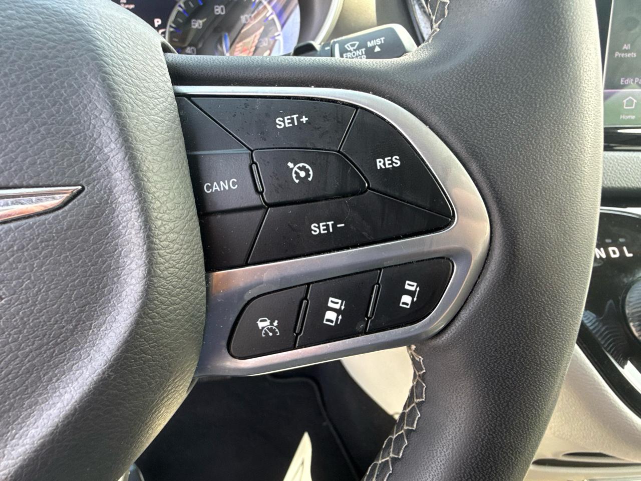 Chrysler Pacifica Touring L 2023