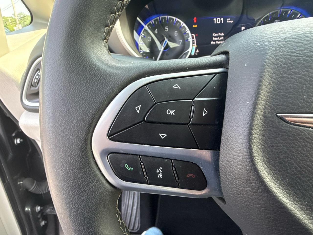 Chrysler Pacifica Touring L 2023