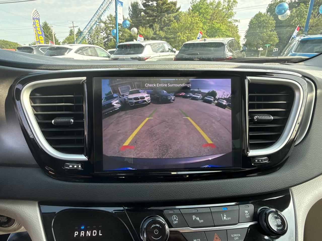Chrysler Pacifica Touring L 2023