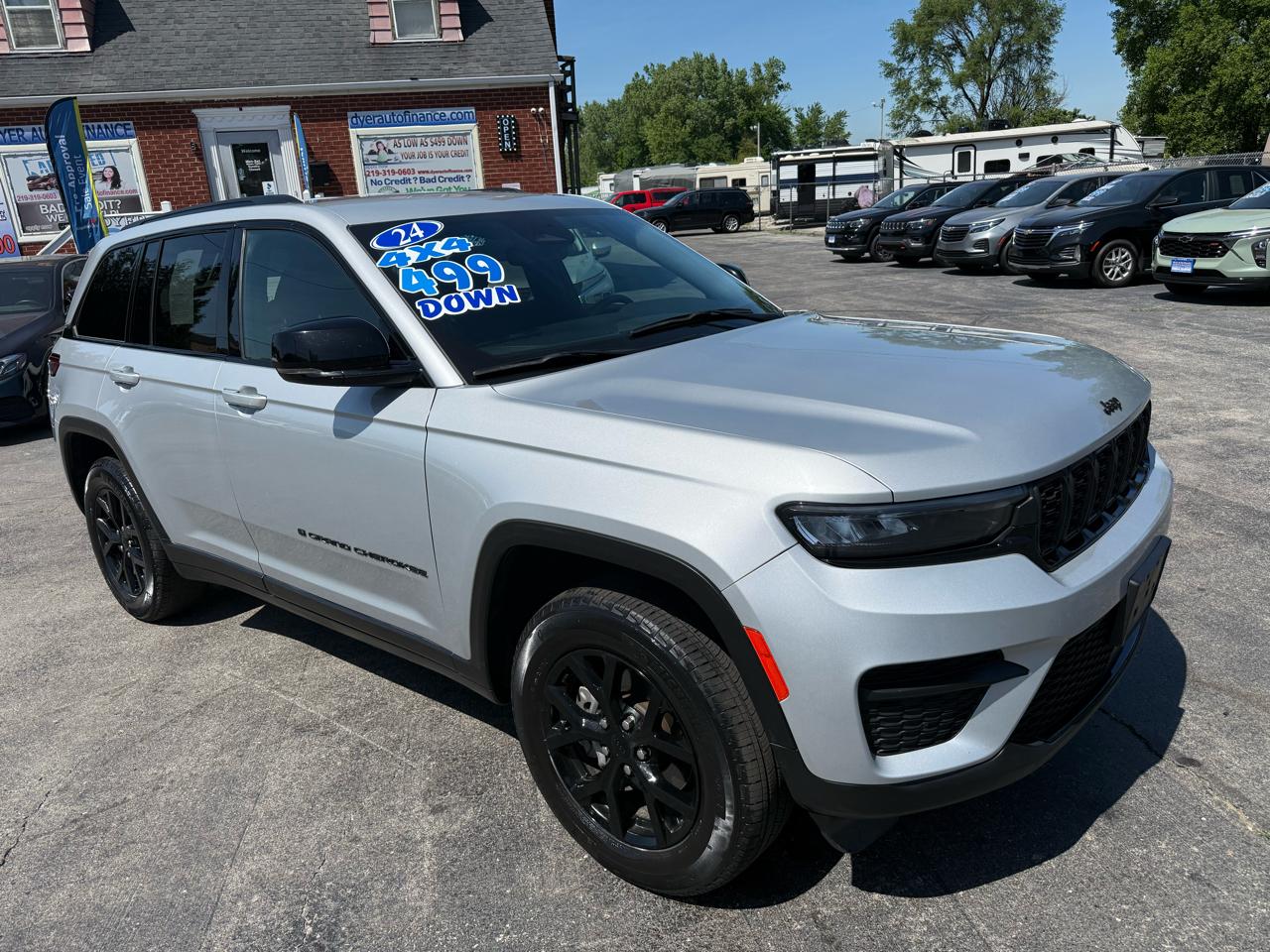 Jeep Grand Cherokee Laredo 4WD 2024