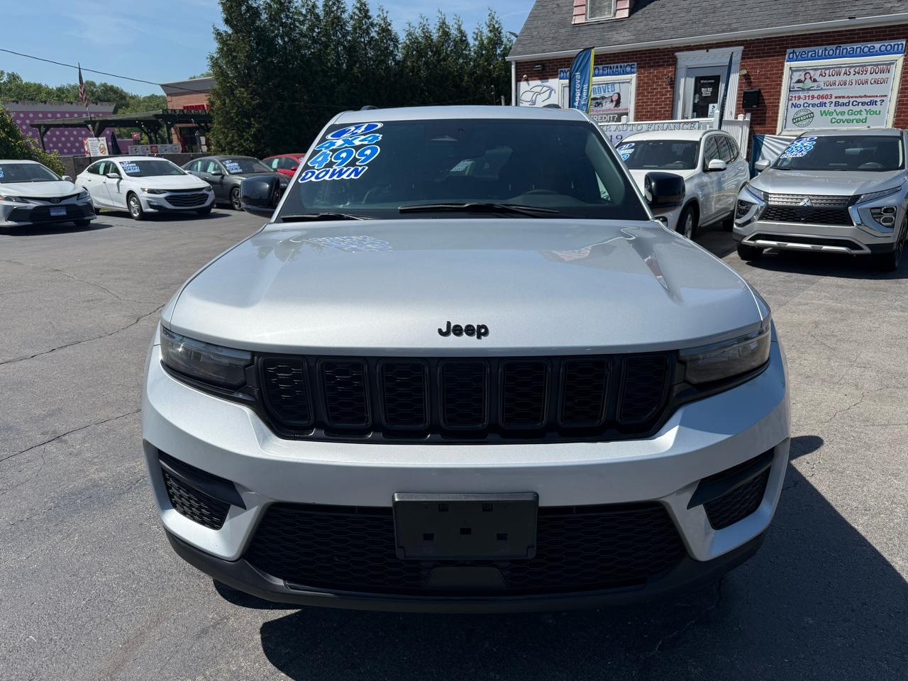Jeep Grand Cherokee Laredo 4WD 2024