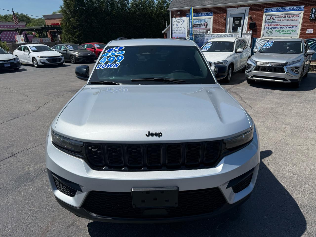 Jeep Grand Cherokee Laredo 4WD 2024