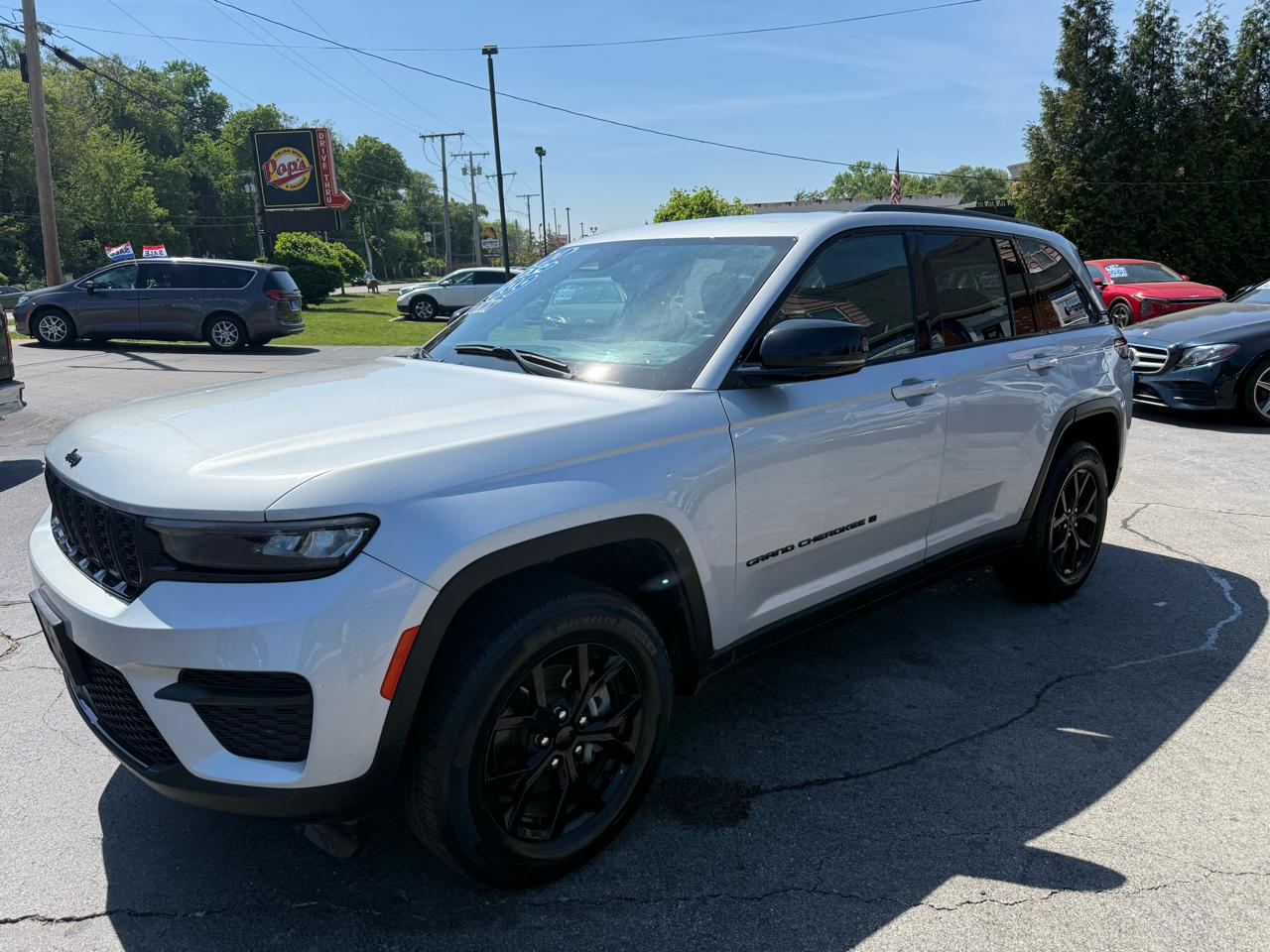 Jeep Grand Cherokee Laredo 4WD 2024